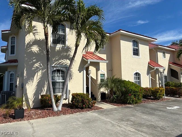 2 bed, 2.0 bath, 1143 sqft, $1,600 — Photo 2