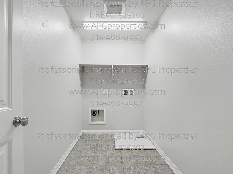 139 Thompson Ave — Photo 44