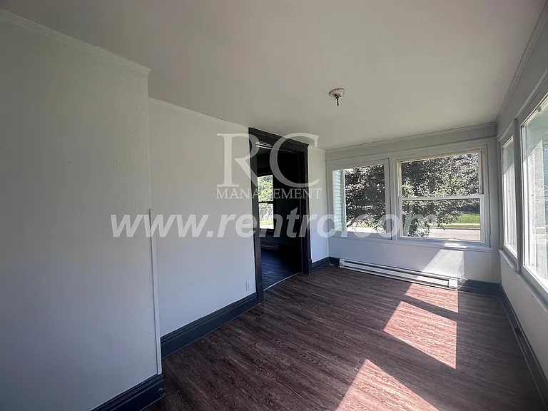 1434 N Walnut St — Photo 6