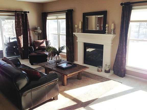 Family Room (Bright, Views)
