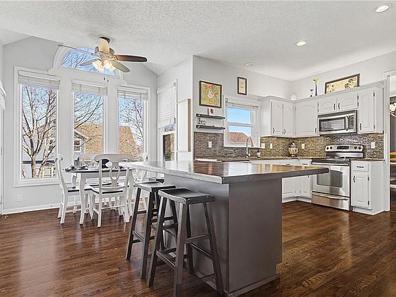 4th image of 5604 W 152nd Pl
