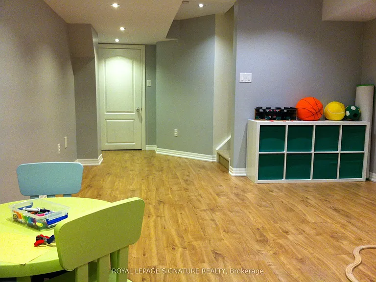 212 Chilcott Cres — Photo 17