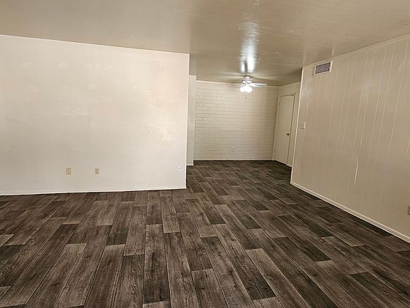 4th image of 1620 E Blacklidge Dr #Black1650-f2