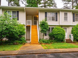 121 Westview Dr APT 22, Carrboro, NC 27510