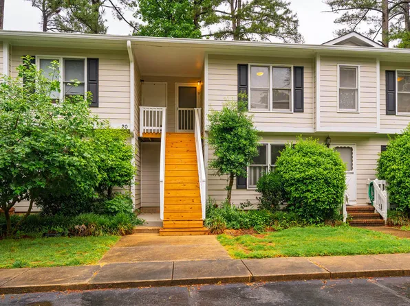 121 Westview Dr APT 22, Carrboro, NC 27510