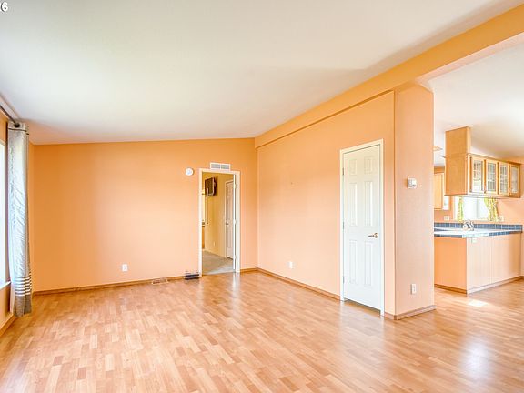 5th image of 3010 SW Terrace Dr