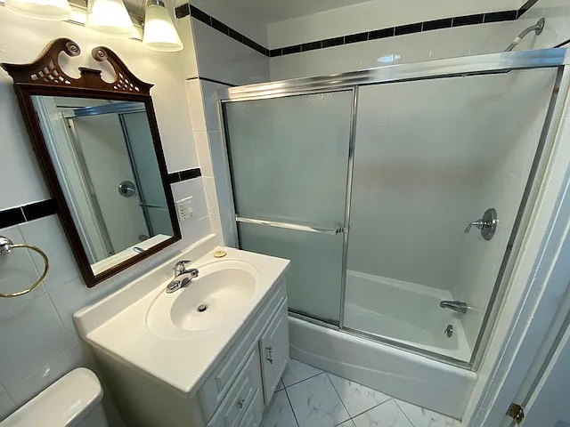 515 Seward Sq SE #8 — Photo 9