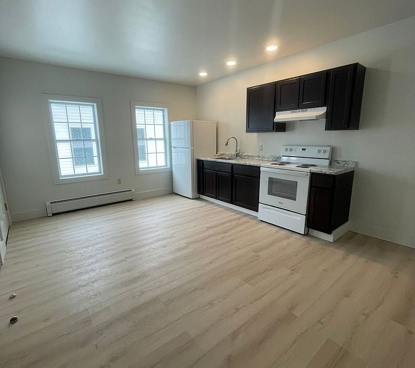 1st image of 319 Pleasant St