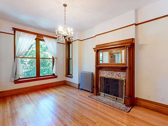 2nd image of 903 W Newport Ave APT 2