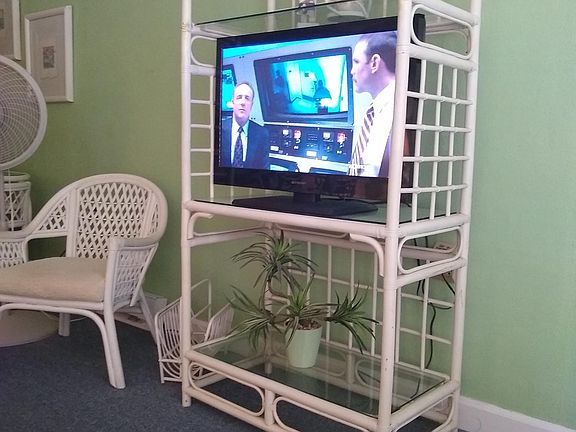 32" TV with cable included