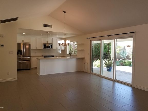 3rd image of 5002 E Columbine Dr