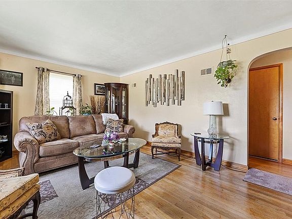 3rd image of 1631 Maple Dr NW