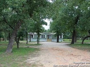 184 Hickory Hill Dr, La Vernia, TX 78121