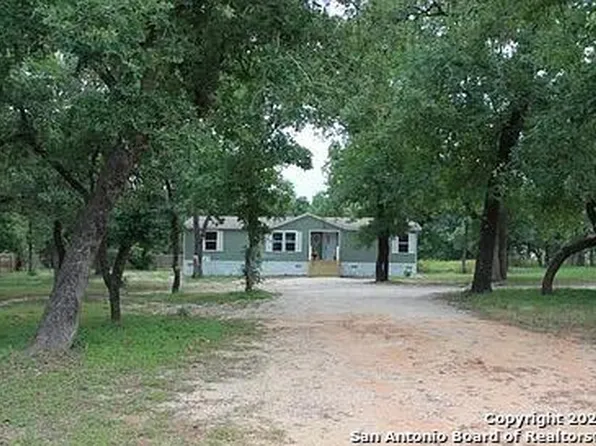 184 Hickory Hill Dr, La Vernia, TX 78121