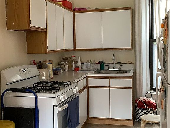 3rd image of 704 W End Ave #4A