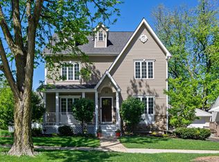 26 N Park St, Westmont, IL 60559