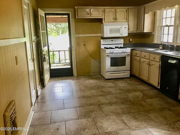 4th image of 3135 27th St