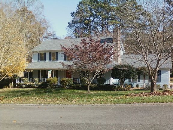 2nd image of 917 Northmont Dr NE