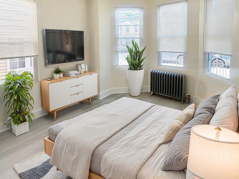 1ST BEDROOM (STAGED)