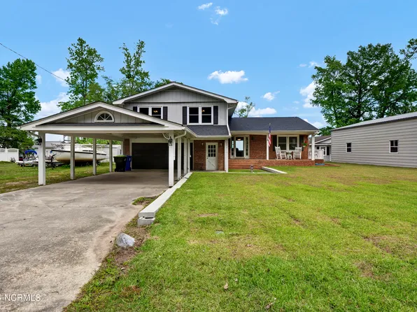 589 Waccamaw Shores Road, Lake Waccamaw, NC 28450