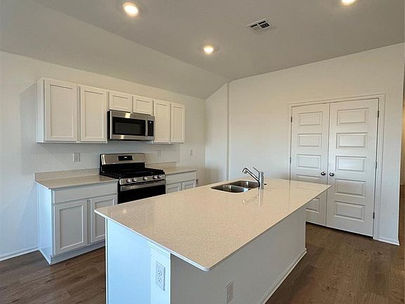 4th image of 11837 NW 100th St