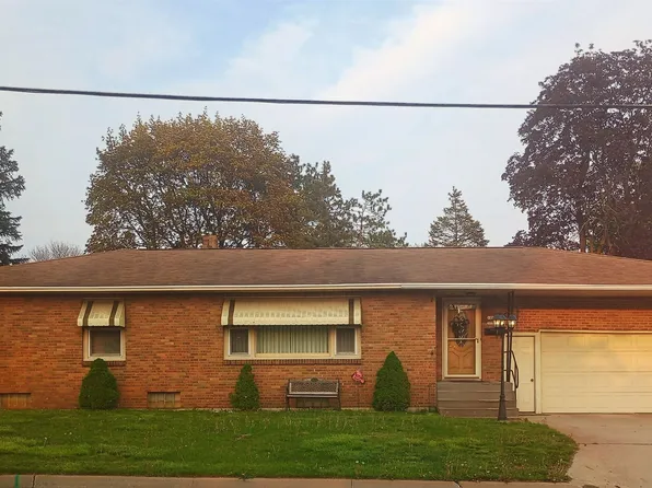 1102 25th St, Menominee, MI 49858