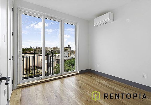 2nd image of 209 Montrose Ave #5I