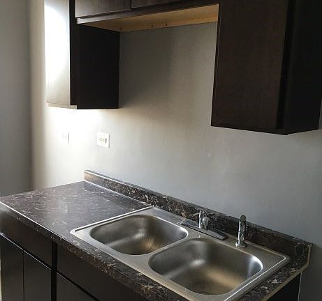 3rd image of 7449 S Kenwood Ave