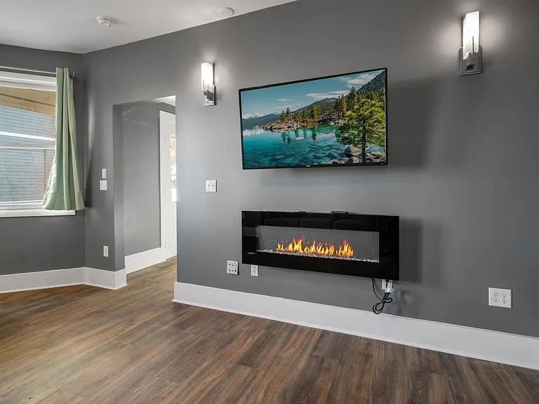 404 University Ave — Photo 73