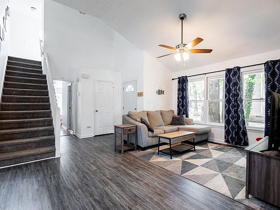5th image of 4103 King Edward Ct