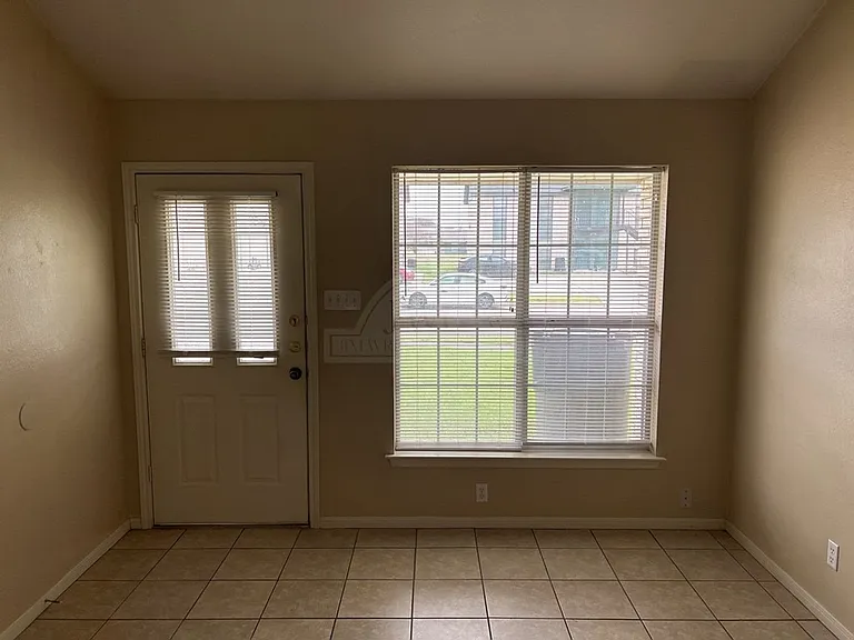 1905 Windward Dr — Photo 5