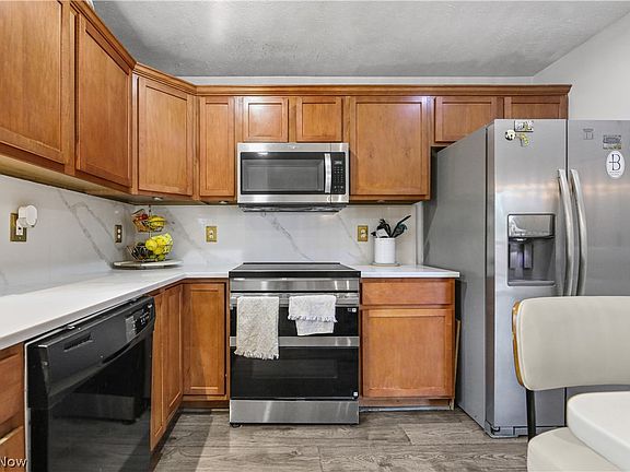 5th image of 6103 Scovill Ave