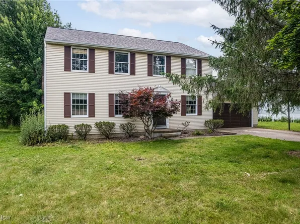 950 Lancaster Dr, Medina, OH 44256