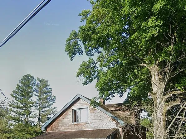 148 Pleasant St, Masontown, WV 26542