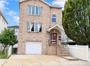 12 President St, East Newark, NJ 07029