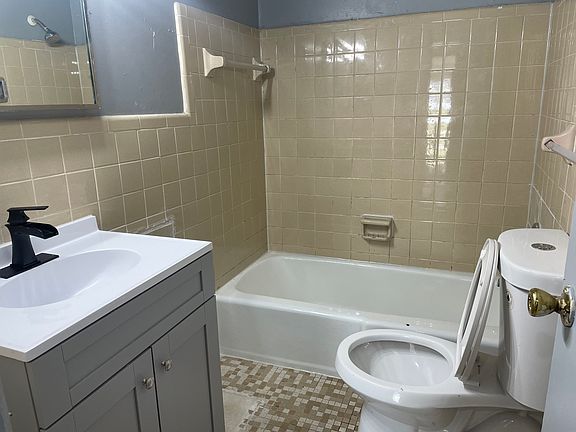 3rd image of 929 W Genesee St APT 1