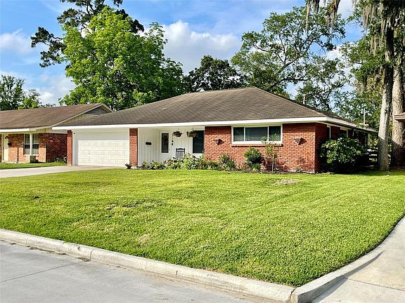 3rd image of 2717 Oak Dr
