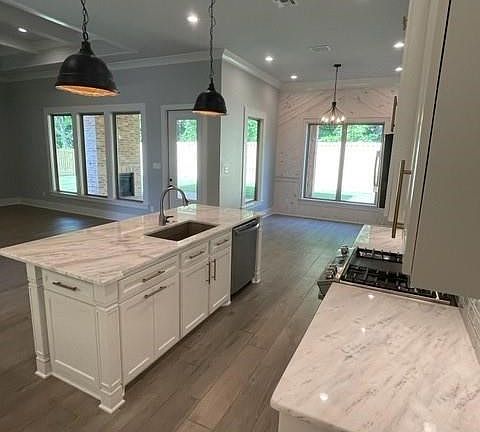3rd image of 470 Stacey Ln