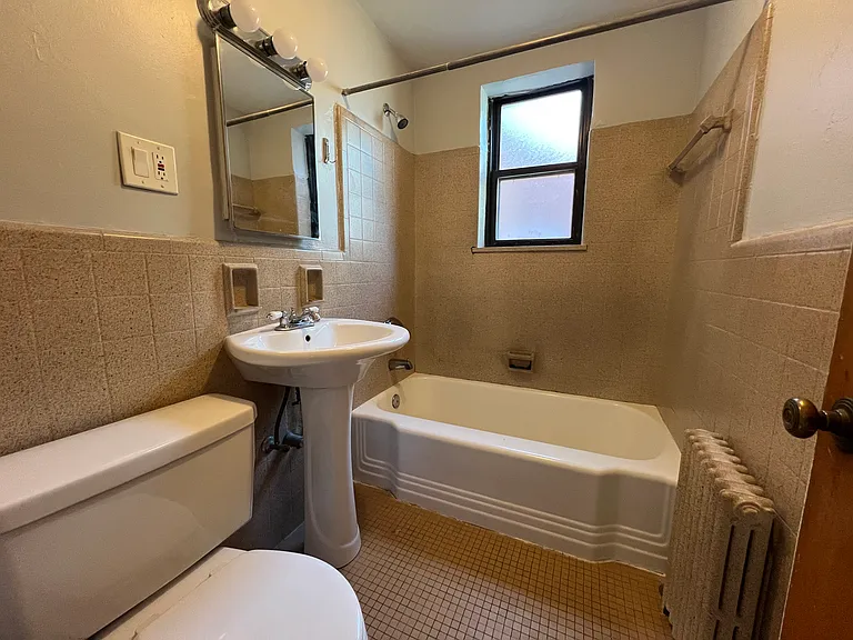 Royal Gardens Apartments — Photo 130