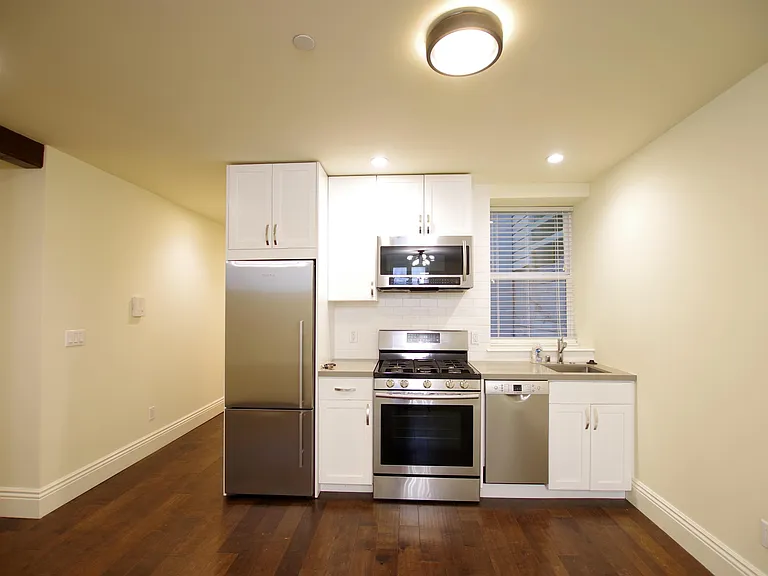 1674 Filbert St #7 — Photo 9