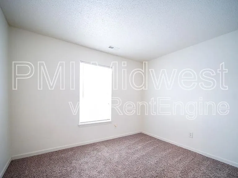 10414 Kensil St — Photo 16
