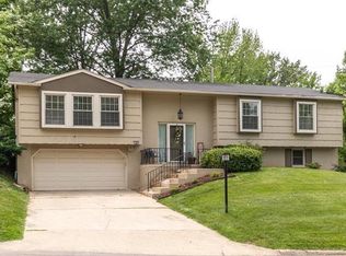 1401 Paris Dr, Godfrey, IL