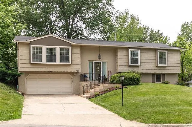 1401 Paris Dr photo 1