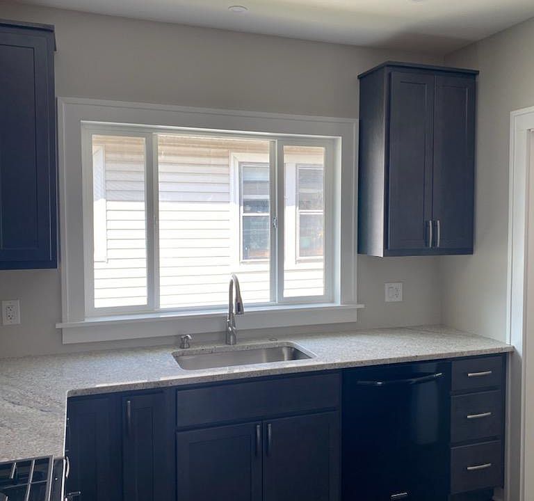 1st image of 2152 Eldred Ave