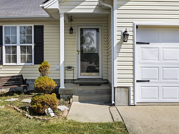 3rd image of 231 Leslie Dr
