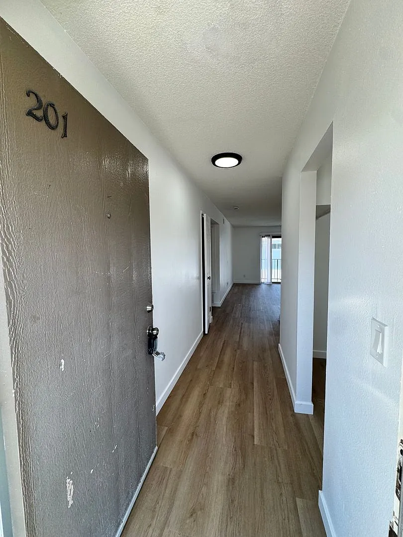Maple Apartments — Photo 2