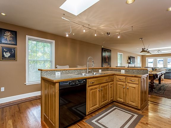 w/ double sink & dishwasher