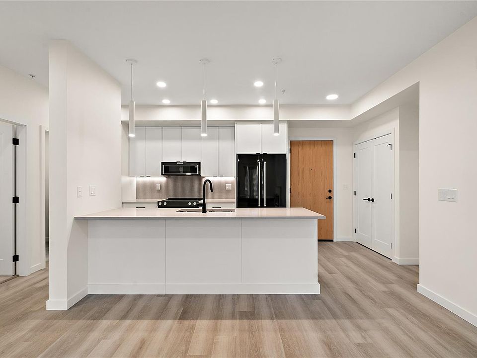 1st image of 610 Lampson St #304