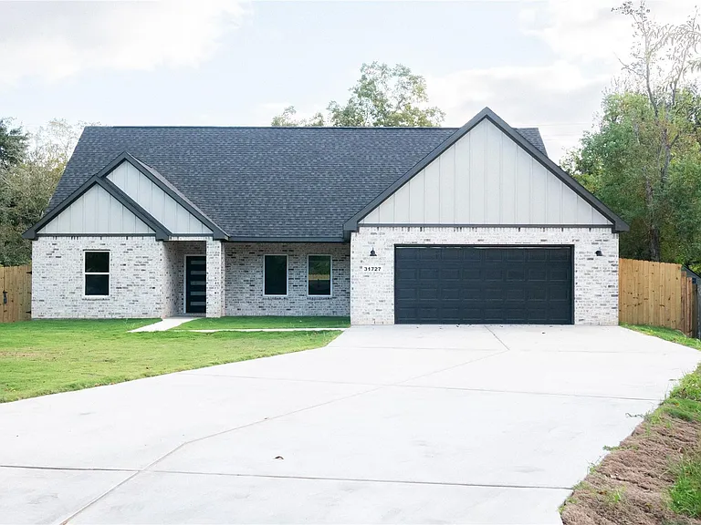 31727 Cypress Cir — Photo 1