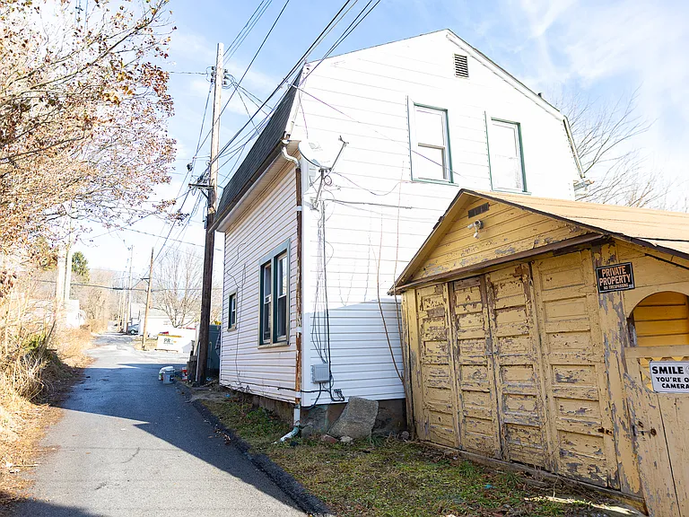 1606 Bell Ave — Photo 4